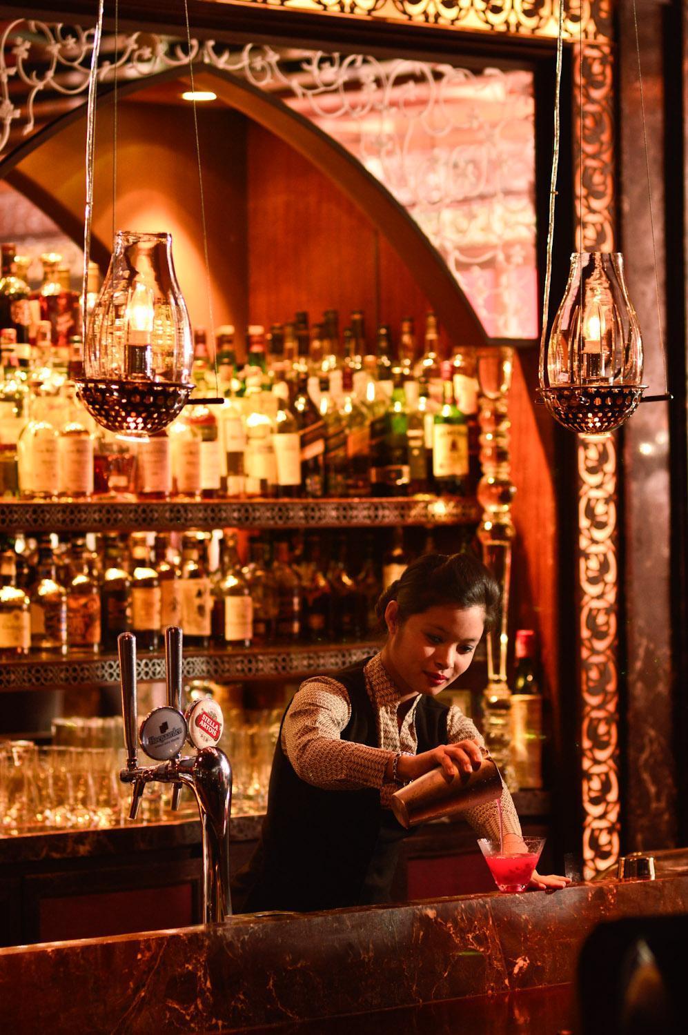 The Leela Ambience Gurugram Hotel & Residences - The Luxury Urban Sanctuary Gurgaon Esterno foto The bar at the Monkey Bar