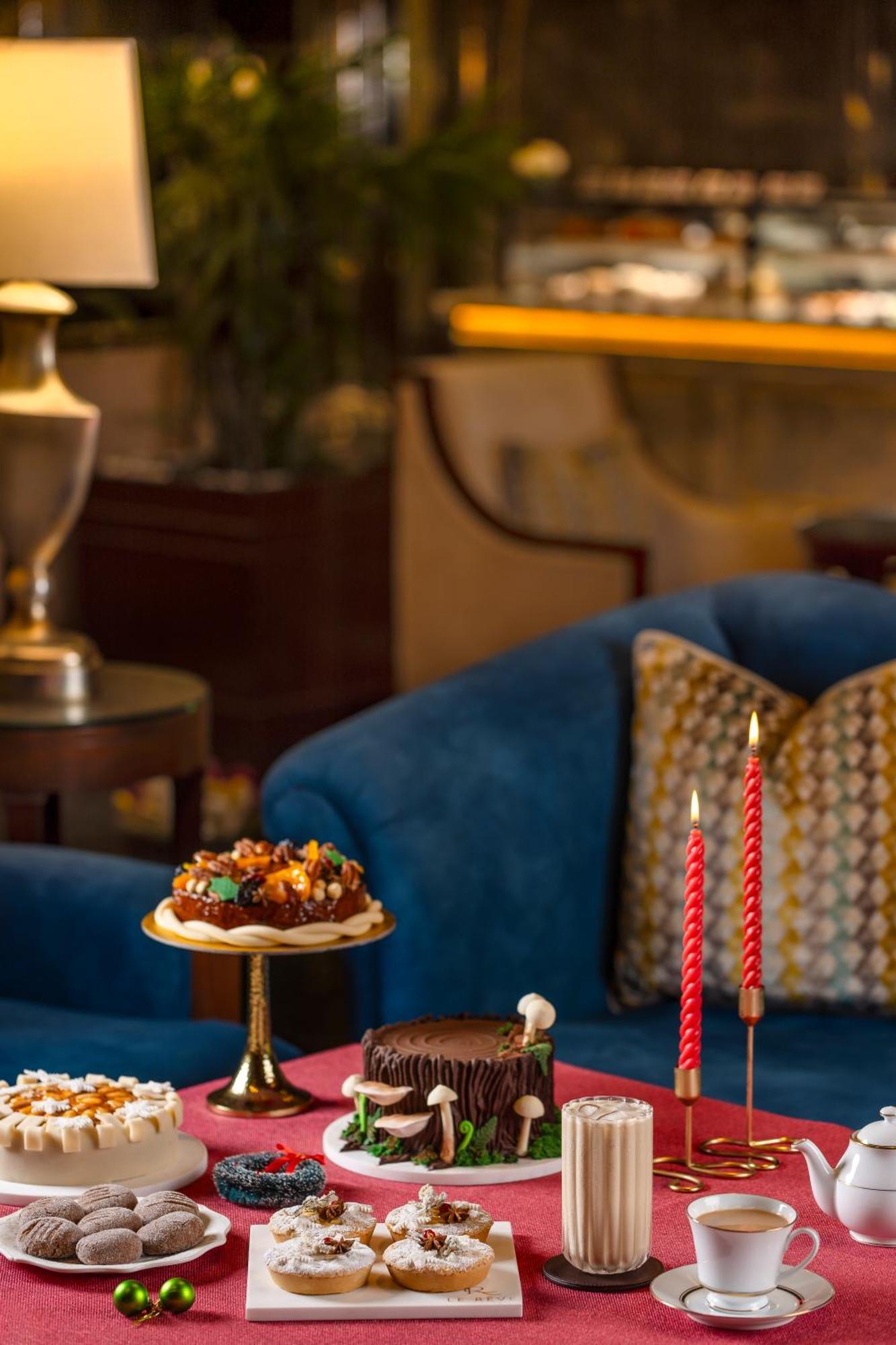 The Leela Ambience Gurugram Hotel & Residences - The Luxury Urban Sanctuary Gurgaon Esterno foto A Christmas pudding