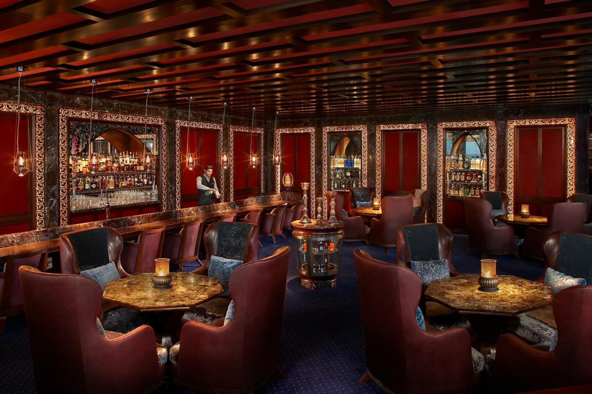 The Leela Ambience Gurugram Hotel & Residences - The Luxury Urban Sanctuary Gurgaon Ristorante foto The interior of the nightclub