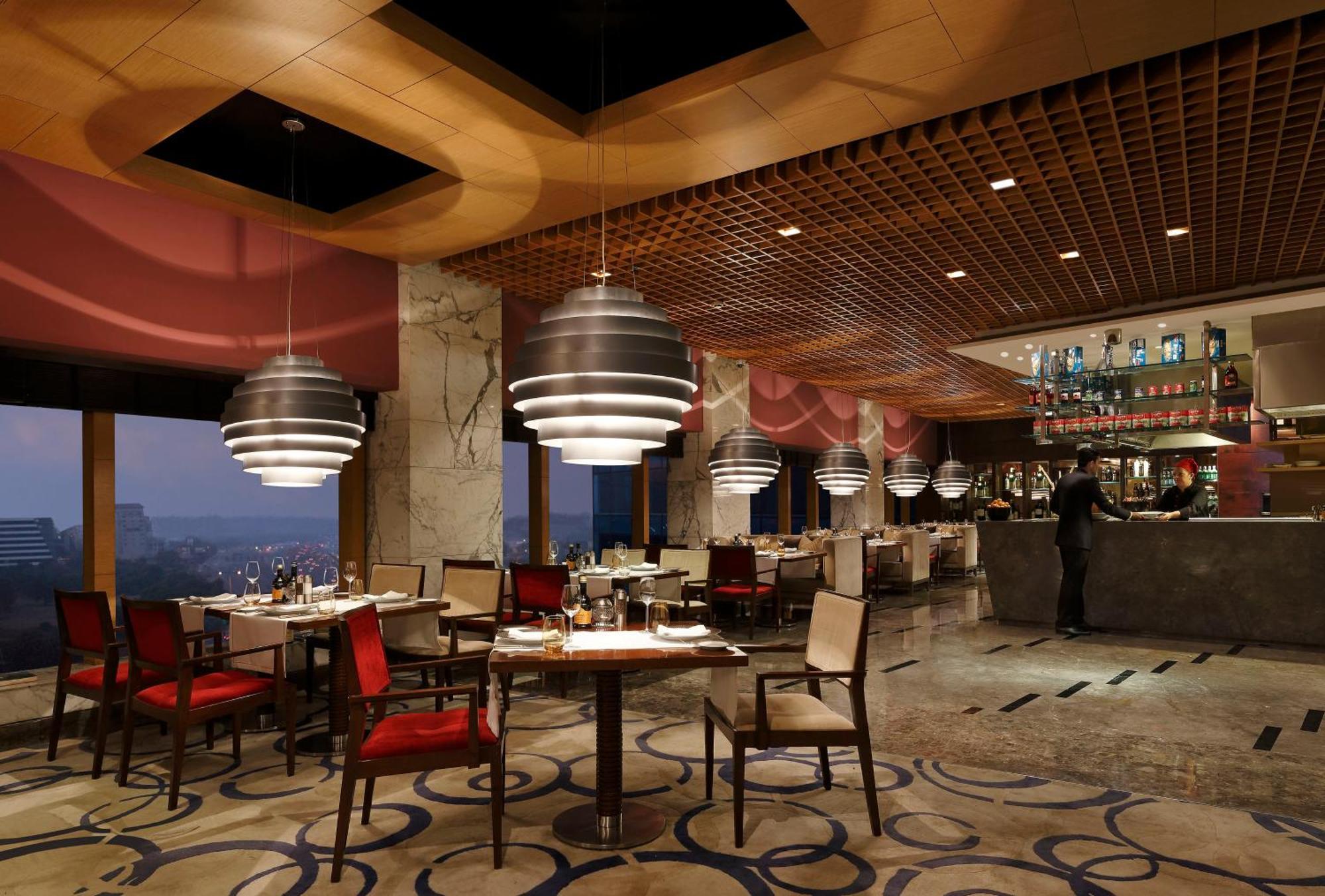 The Leela Ambience Gurugram Hotel & Residences - The Luxury Urban Sanctuary Gurgaon Esterno foto The restaurant