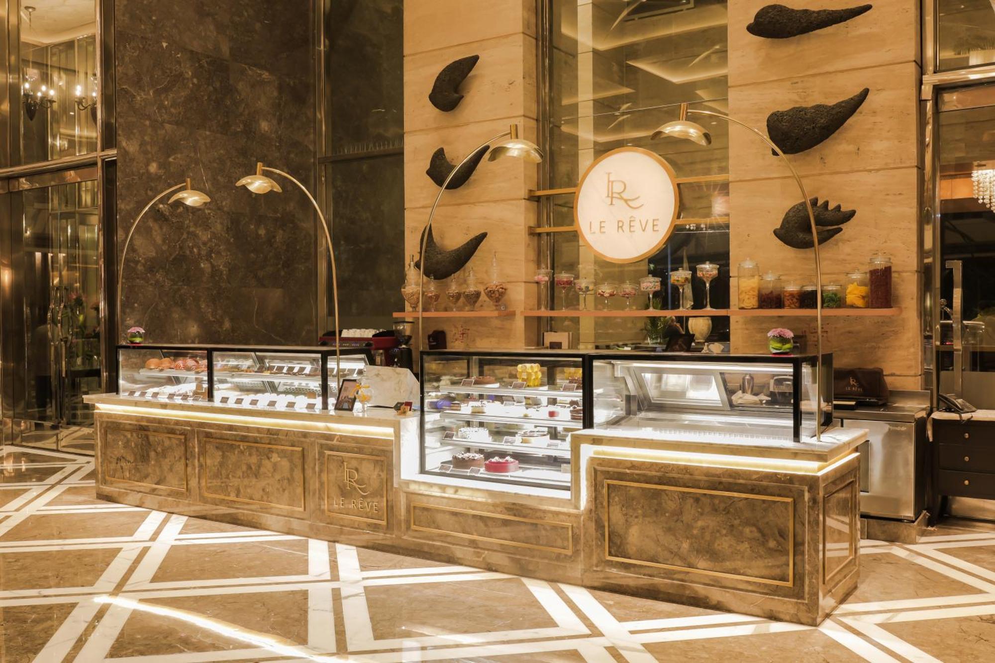 The Leela Ambience Gurugram Hotel & Residences - The Luxury Urban Sanctuary Gurgaon Esterno foto The pastry shop
