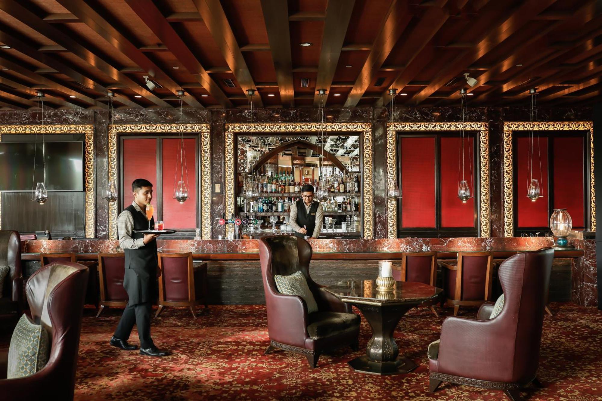 The Leela Ambience Gurugram Hotel & Residences - The Luxury Urban Sanctuary Gurgaon Esterno foto The Bar