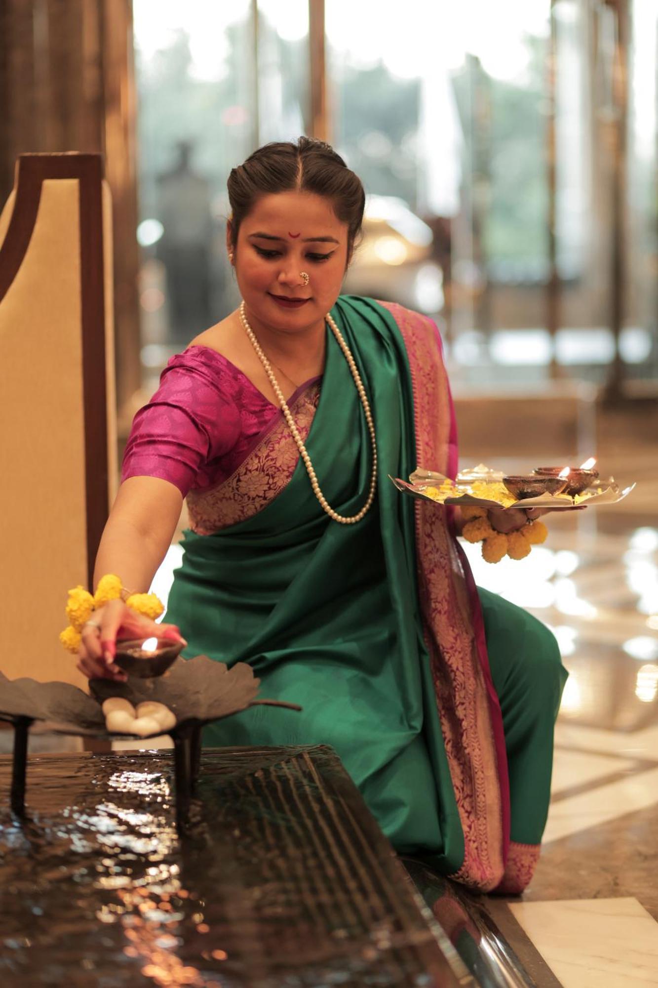 The Leela Ambience Gurugram Hotel & Residences - The Luxury Urban Sanctuary Gurgaon Esterno foto Aarti being performed