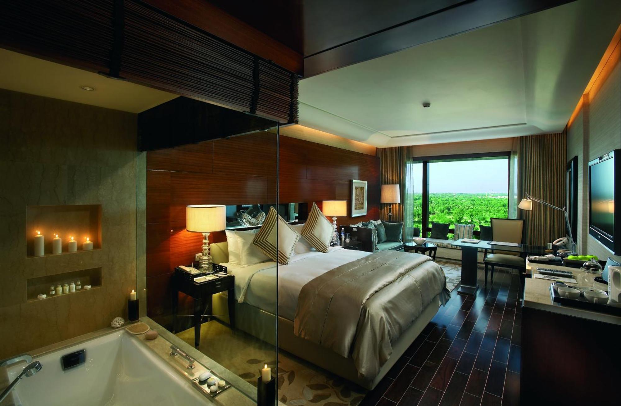 The Leela Ambience Gurugram Hotel & Residences - The Luxury Urban Sanctuary Gurgaon Esterno foto A room at The Oberoi, Mumbai