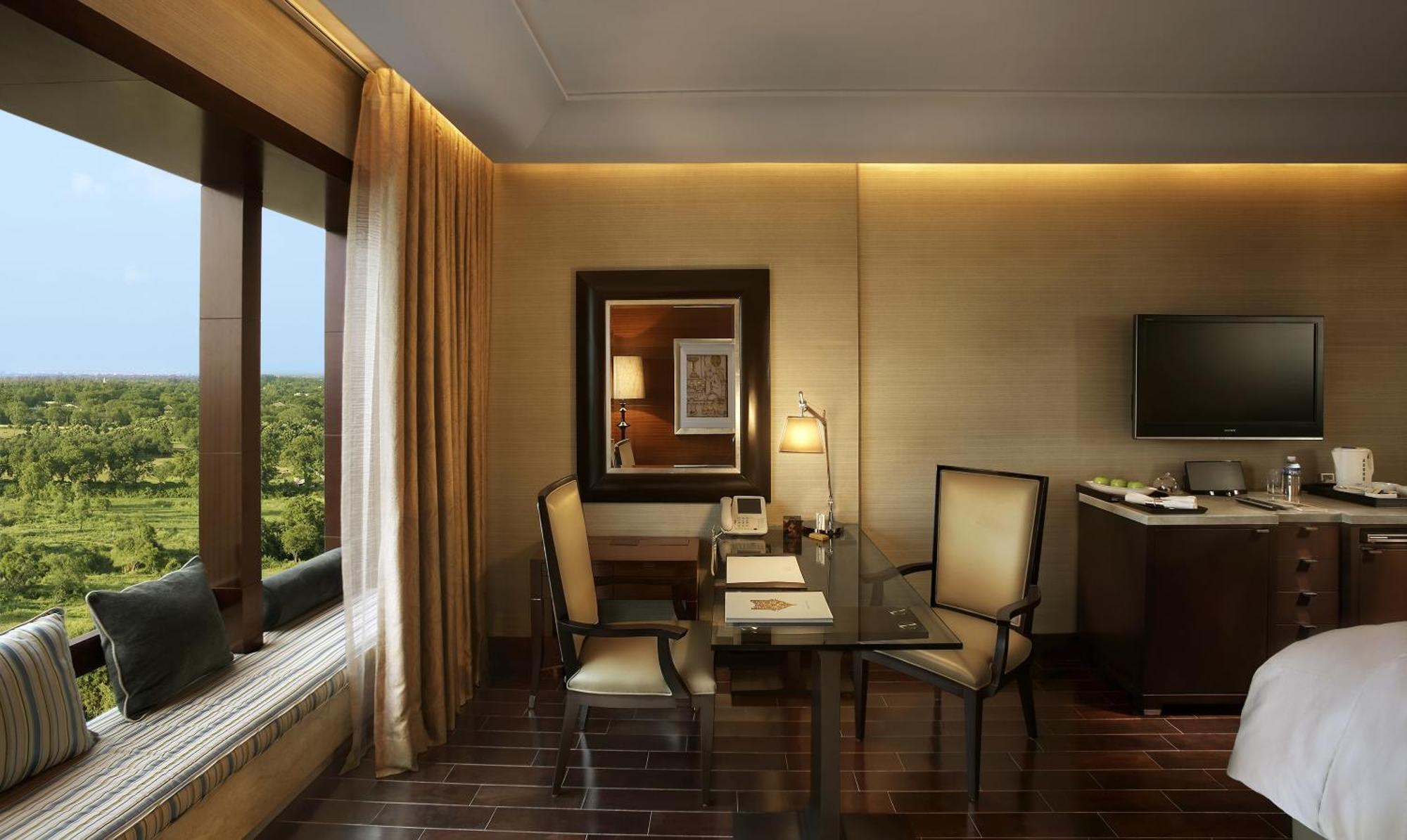 The Leela Ambience Gurugram Hotel & Residences - The Luxury Urban Sanctuary Gurgaon Esterno foto A room at the Taj Bengal