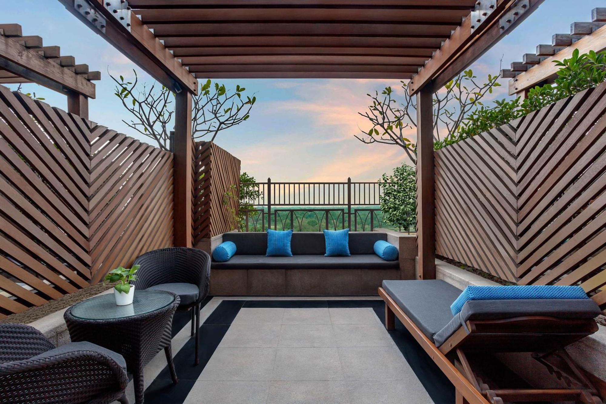 The Leela Ambience Gurugram Hotel & Residences - The Luxury Urban Sanctuary Gurgaon Esterno foto The Terrace at the hotel