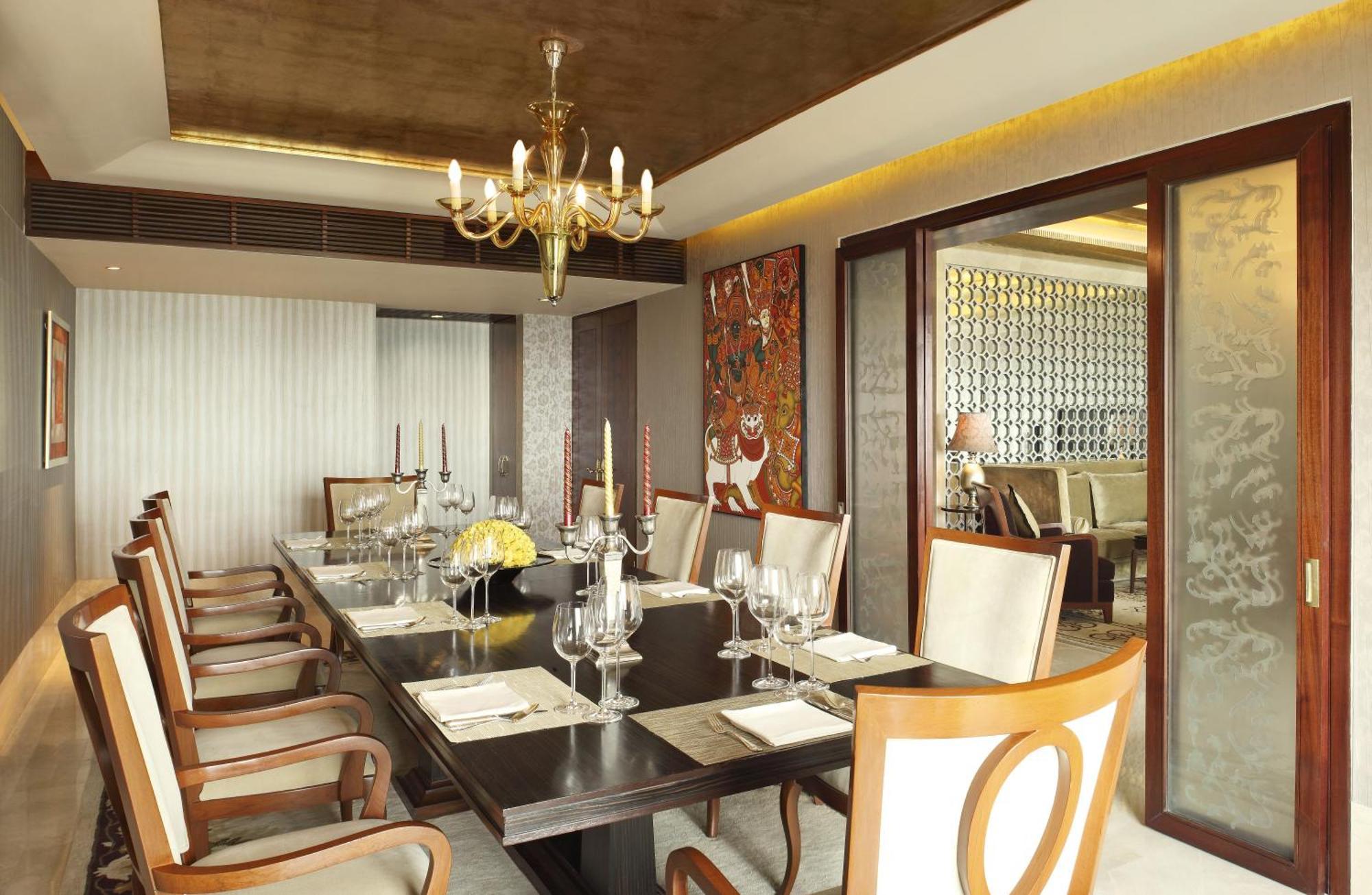 The Leela Ambience Gurugram Hotel & Residences - The Luxury Urban Sanctuary Gurgaon Esterno foto A dining room