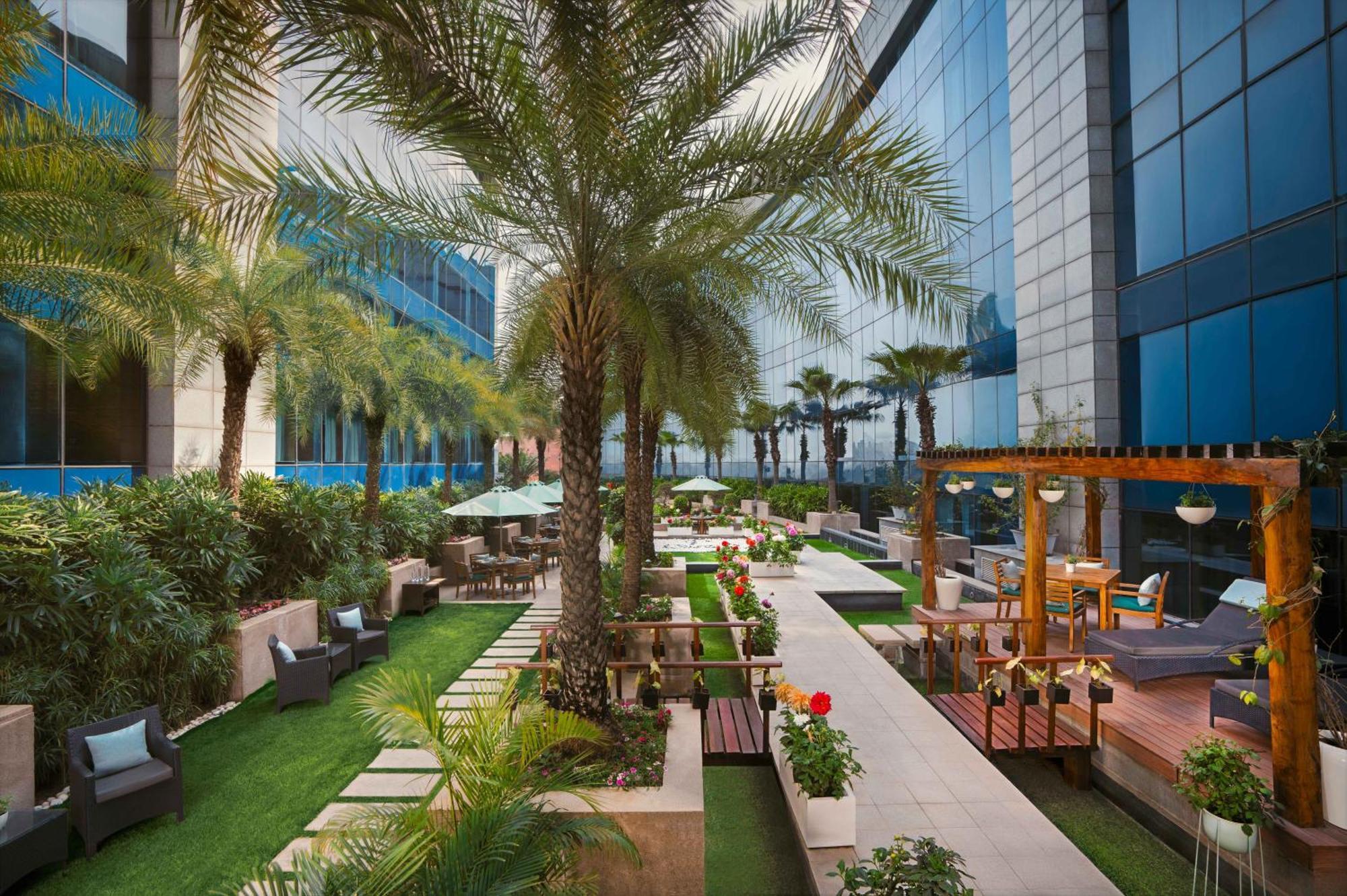 The Leela Ambience Gurugram Hotel & Residences - The Luxury Urban Sanctuary Gurgaon Esterno foto The Park, Hyderabad