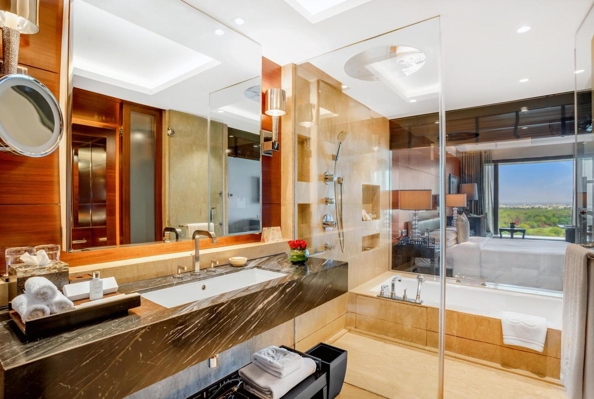 The Leela Ambience Gurugram Hotel & Residences - The Luxury Urban Sanctuary Gurgaon Esterno foto