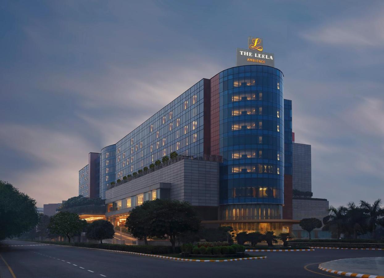 The Leela Ambience Gurugram Hotel & Residences - The Luxury Urban Sanctuary Gurgaon Esterno foto The hotel at night